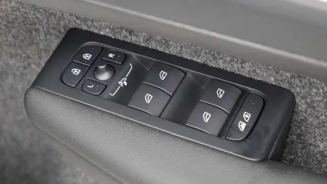 Vehicle Thumbnail 39