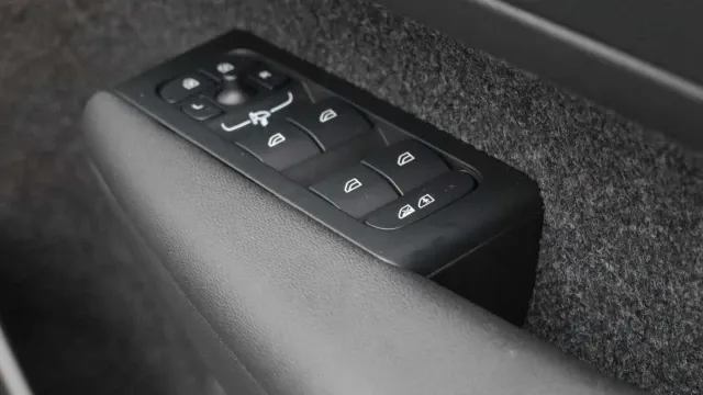 Vehicle Thumbnail 15