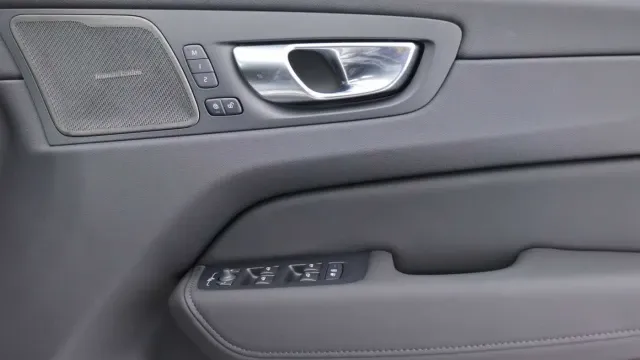 Vehicle Thumbnail 8