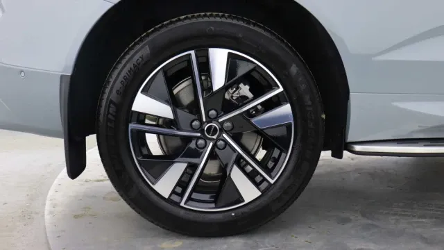 Vehicle Thumbnail 35