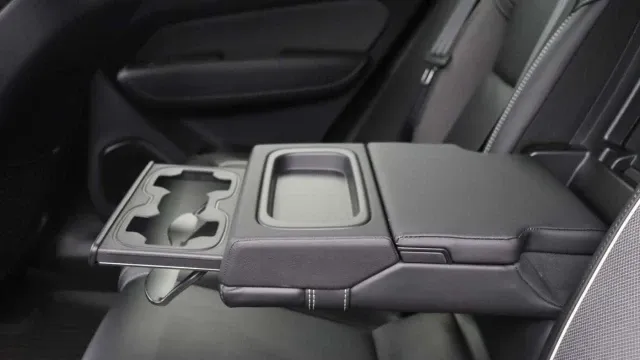 Vehicle Thumbnail 26