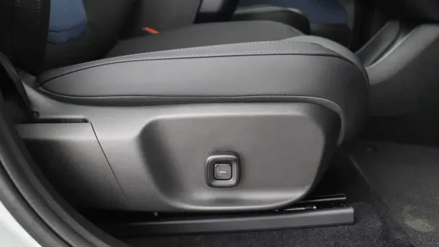 Vehicle Thumbnail 15