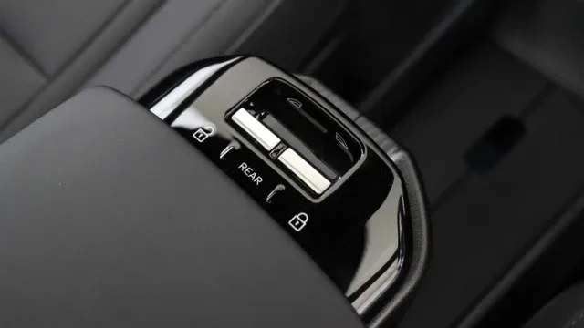 Vehicle Thumbnail 17