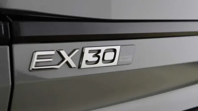 Vehicle Thumbnail 44