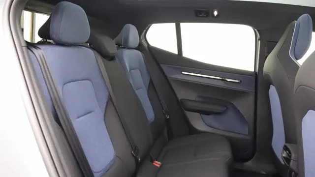 Vehicle Thumbnail 46