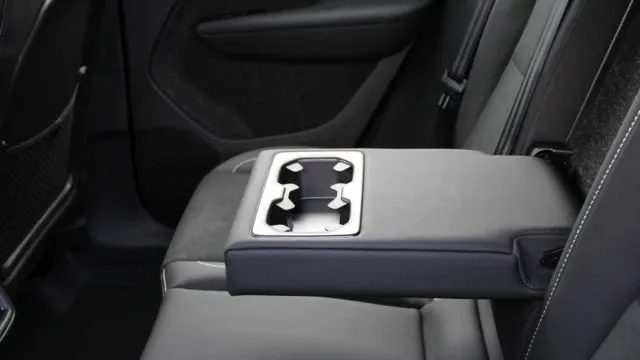 Vehicle Thumbnail 28