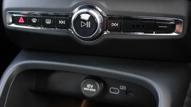 Vehicle Thumbnail 36