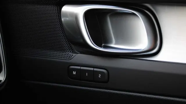 Vehicle Thumbnail 37