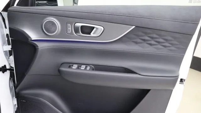 Vehicle Thumbnail 46