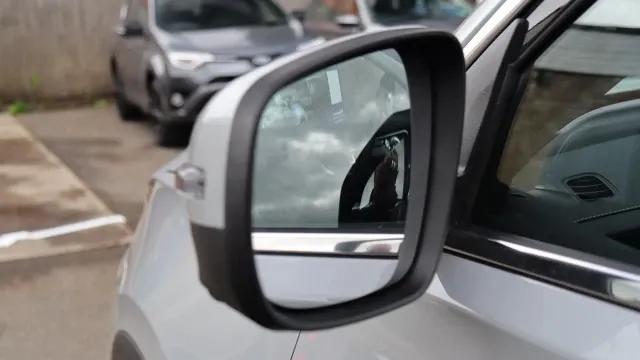 Vehicle Thumbnail 30