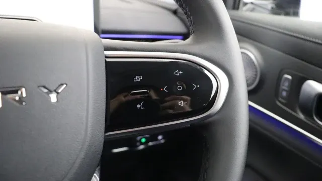 Vehicle Thumbnail 18