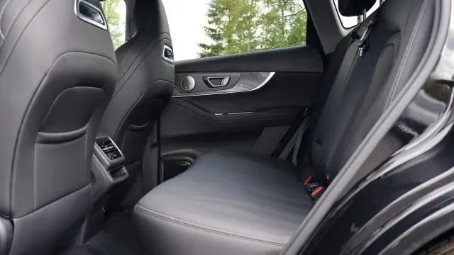 Vehicle Thumbnail 6