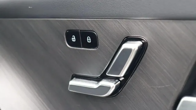 Vehicle Thumbnail 30