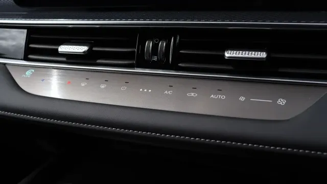 Vehicle Thumbnail 26