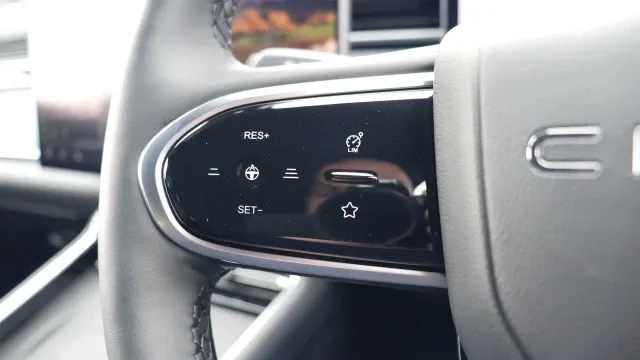 Vehicle Thumbnail 18