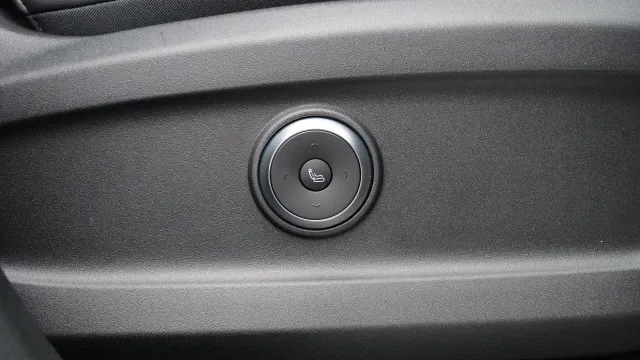 Vehicle Thumbnail 24