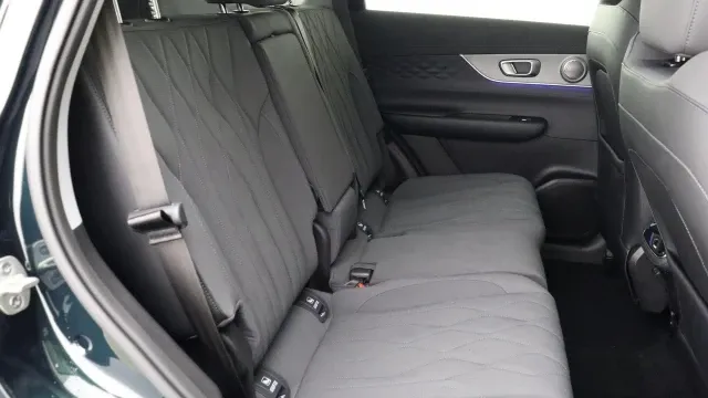 Vehicle Thumbnail 11