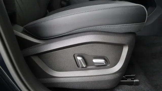 Vehicle Thumbnail 54