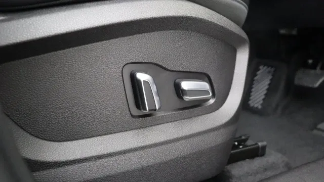 Vehicle Thumbnail 48
