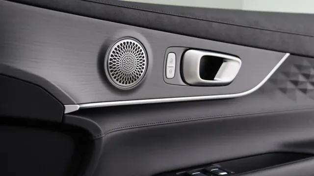 Vehicle Thumbnail 30