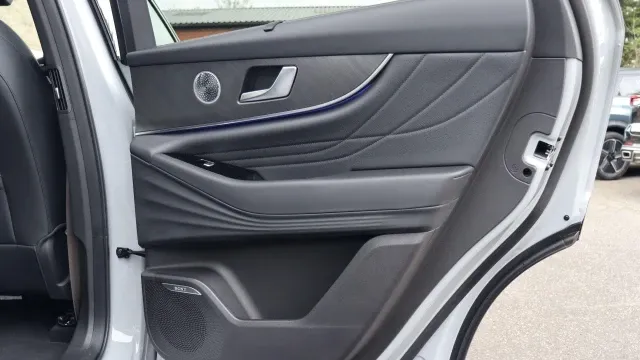 Vehicle Thumbnail 37