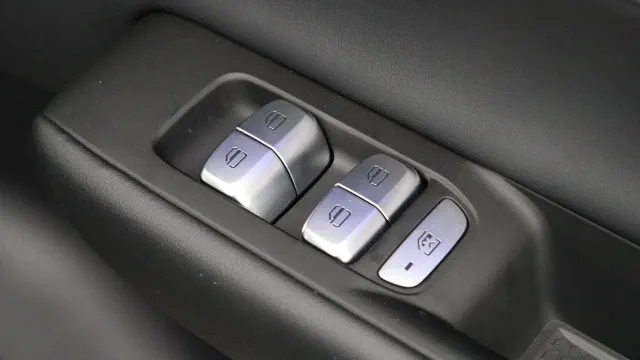 Vehicle Thumbnail 24