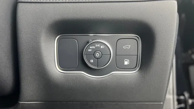 Vehicle Thumbnail 37
