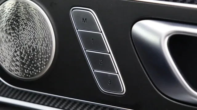 Vehicle Thumbnail 33