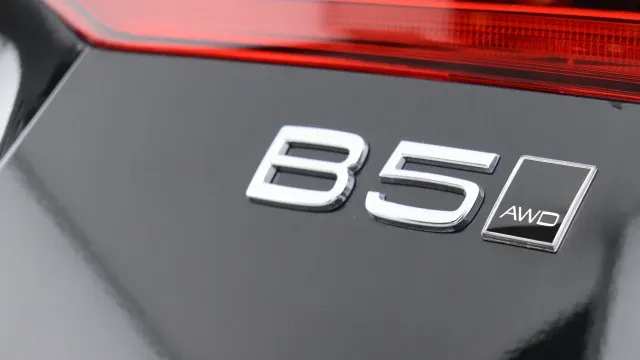 Vehicle Thumbnail 16