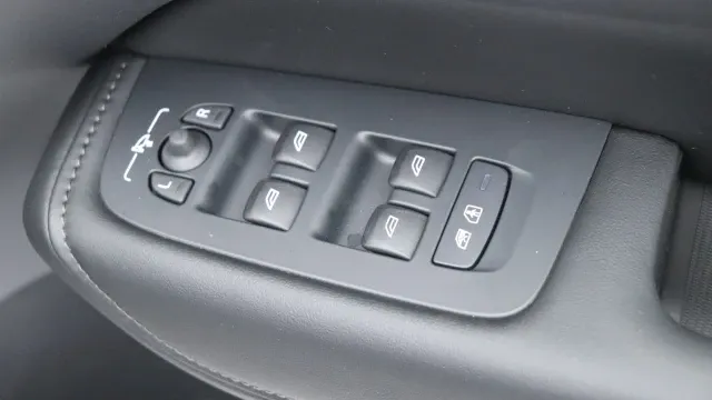 Vehicle Thumbnail 24