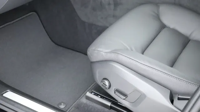Vehicle Thumbnail 30