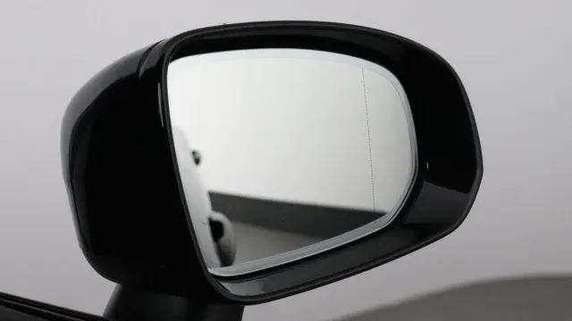 Vehicle Thumbnail 32