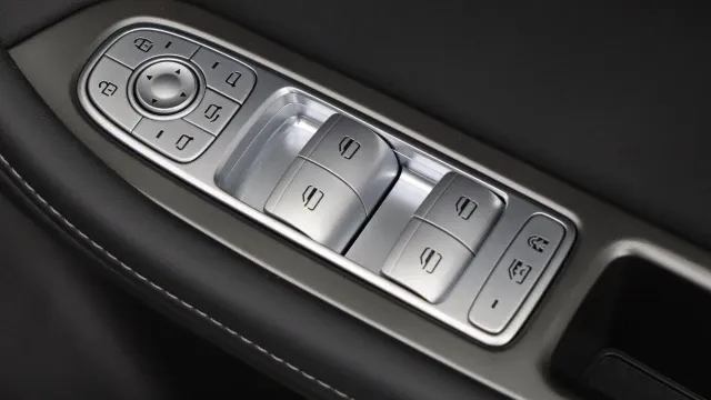 Vehicle Thumbnail 35