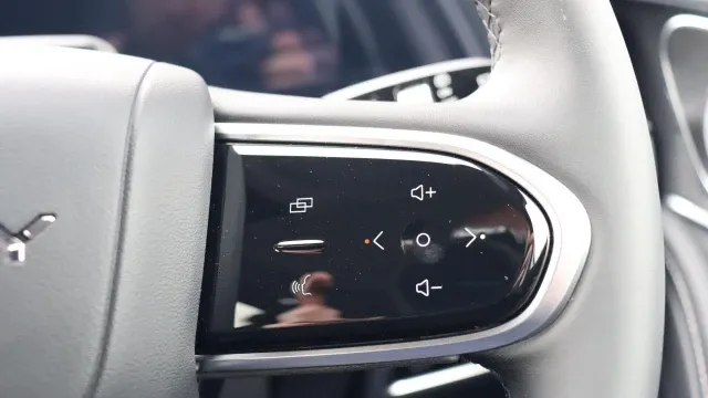 Vehicle Thumbnail 42