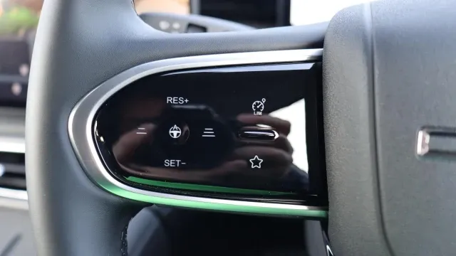 Vehicle Thumbnail 20