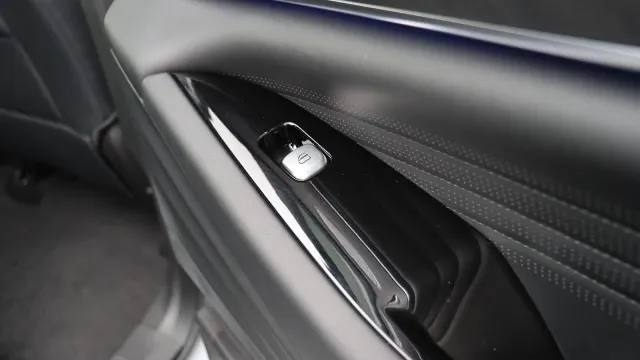 Vehicle Thumbnail 36