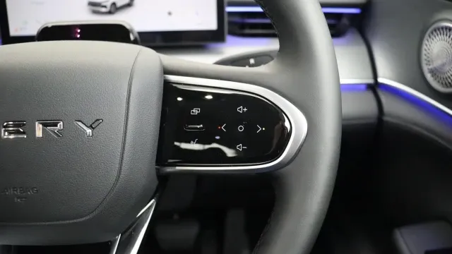 Vehicle Thumbnail 16