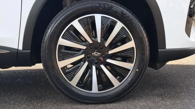 Vehicle Thumbnail 9