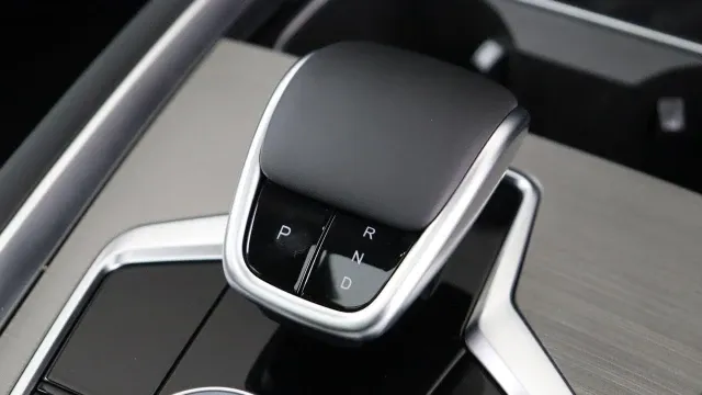 Vehicle Thumbnail 24