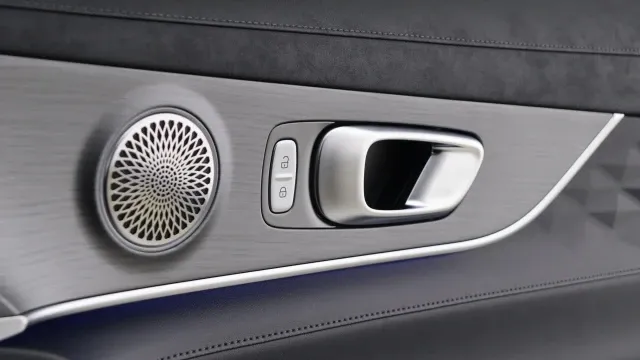 Vehicle Thumbnail 23