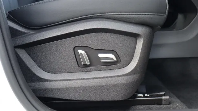 Vehicle Thumbnail 58