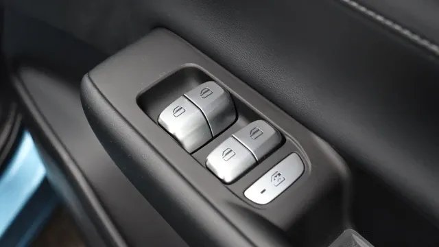Vehicle Thumbnail 75