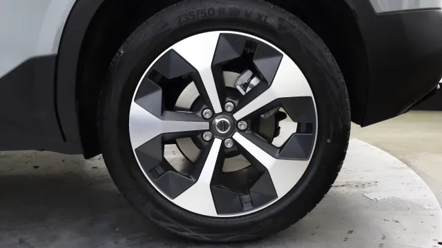 Vehicle Thumbnail 9