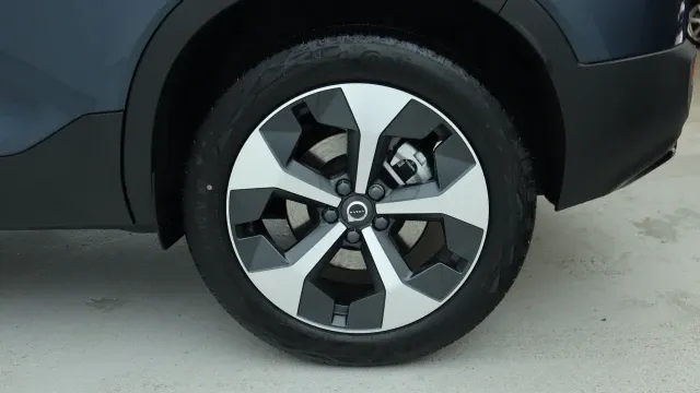 Vehicle Thumbnail 9