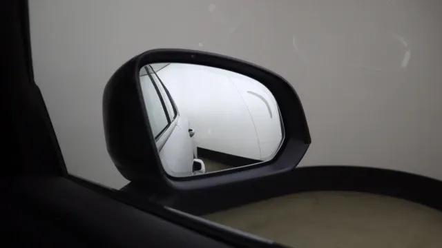 Vehicle Thumbnail 20