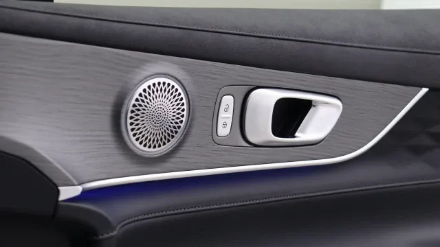Vehicle Thumbnail 24