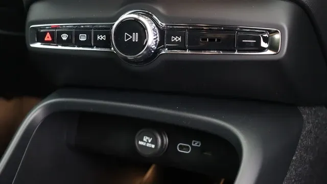 Vehicle Thumbnail 26