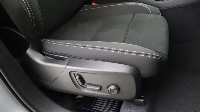 Vehicle Thumbnail 34