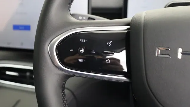 Vehicle Thumbnail 20