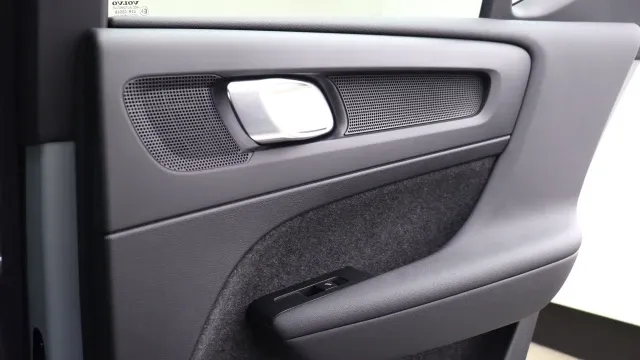 Vehicle Thumbnail 36